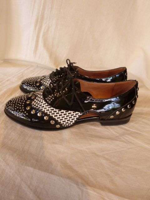 STUD　OPEN　SIDE　LACE　UP