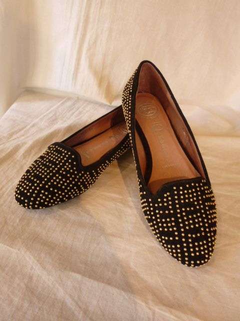 GOLD STUDS FLAT SHOES