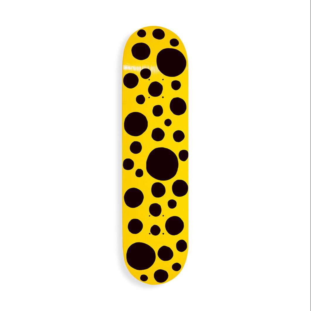 MoMA 草間彌生：DOTS スケートボード ビッグドット ブラック(ビッグドット　ブラック): ポスター & アーティスト|MoMA Design Store (モマデザインストア）