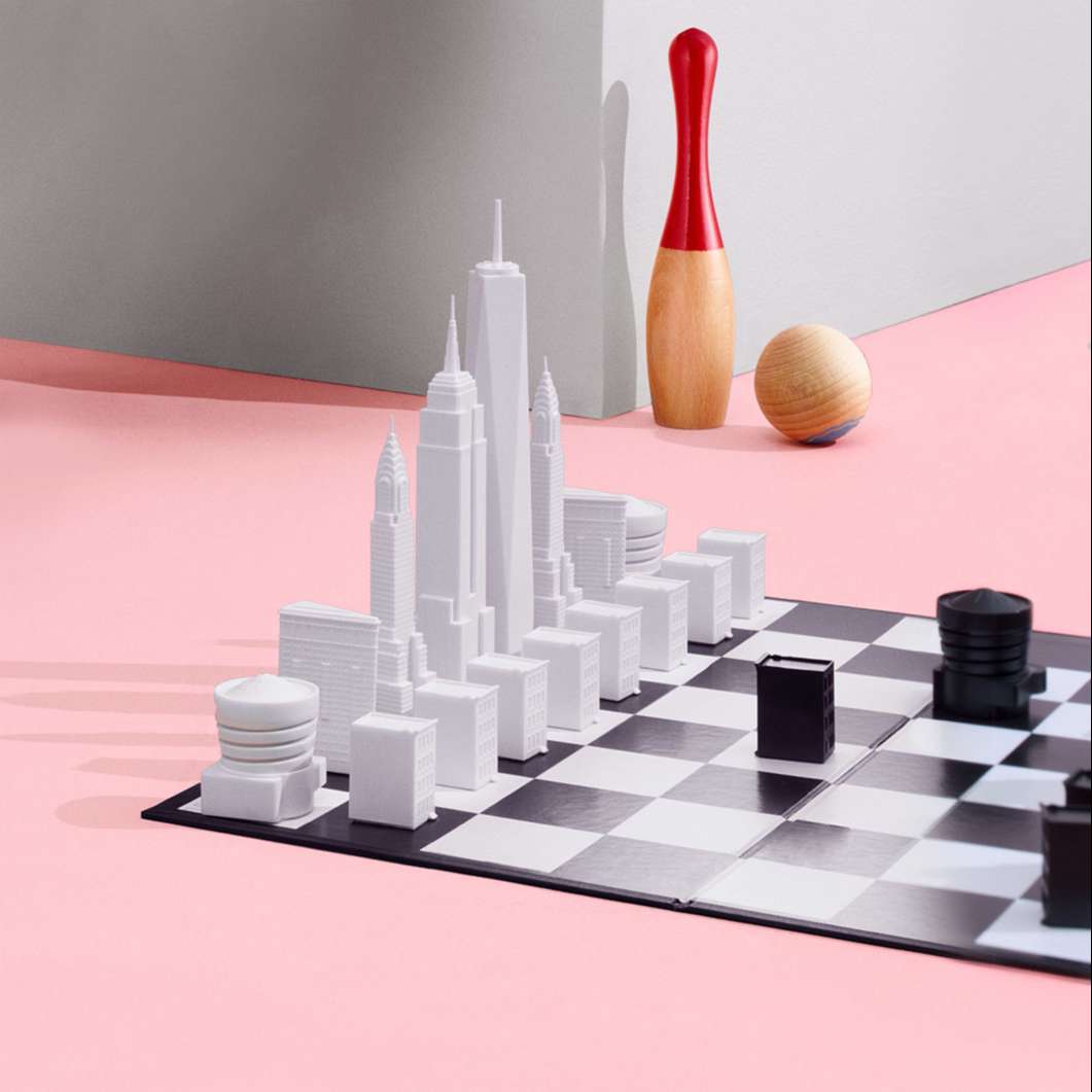 NYC スカイライン チェスセット: キッズ|MoMA Design Store (モマデザインストア）