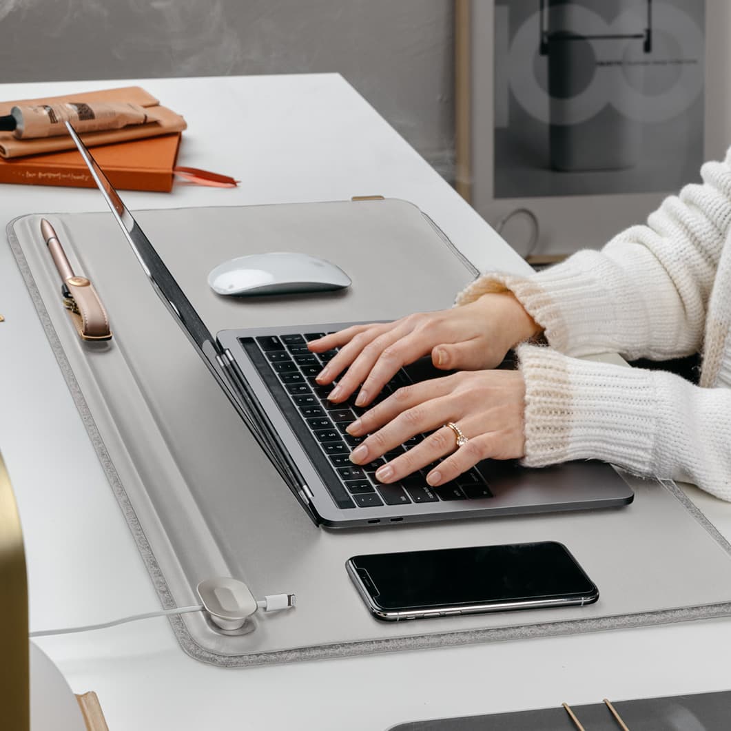 Orbitkey デスクマット Mサイズ グレー(グレー)：テック
