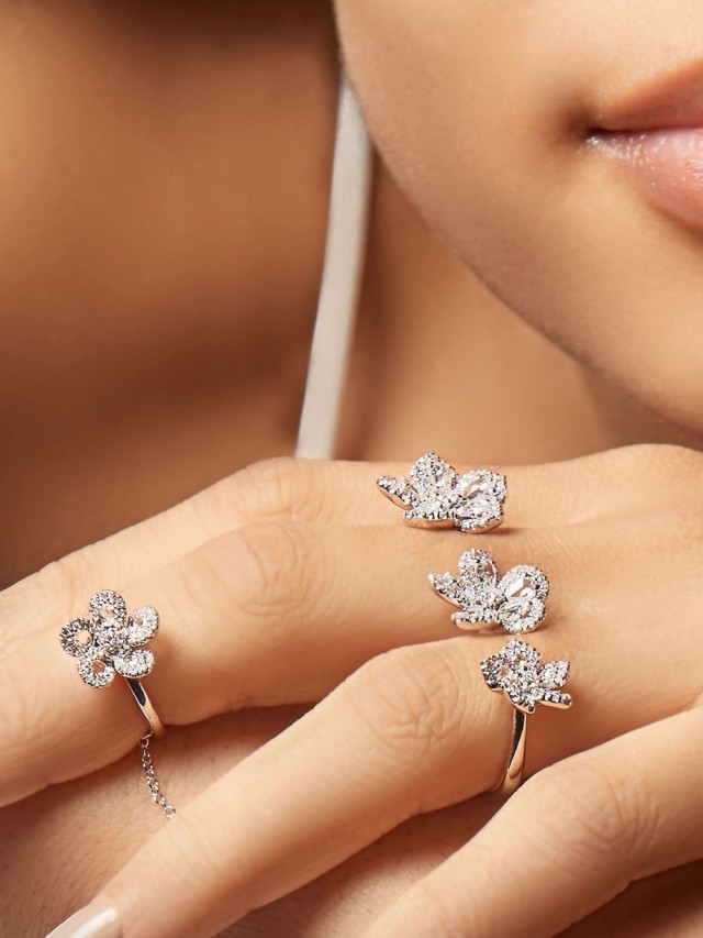 David Morris Miss Daisy 4 Flower Chain ダイヤモンド リング 18Kホワイトゴールド