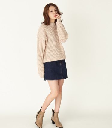 Rib stitch middleneck knit