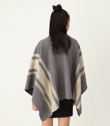 KNITTING CAPE