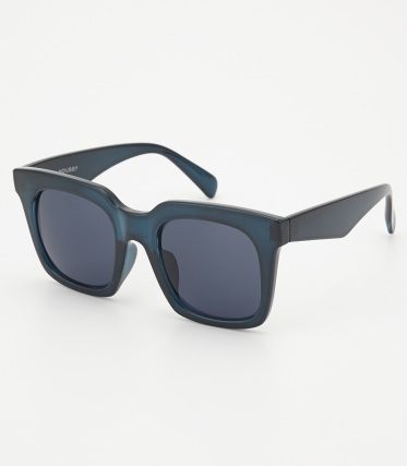CHARACTERISTIC EYE WEAR