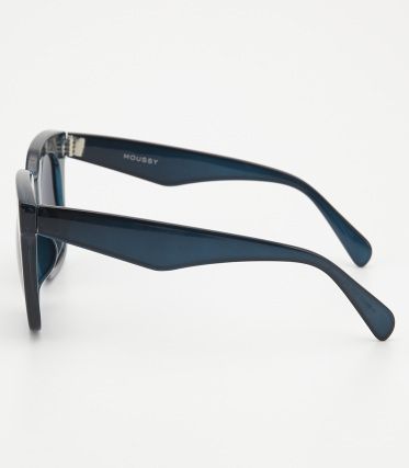 CHARACTERISTIC EYE WEAR