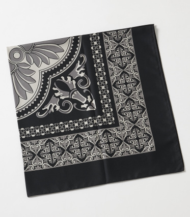 【MOUSSY/マウジー】BIG TILE PATTERN SCARF｜シェルター公式通販サイト｜SHEL'TTER WEB STORE