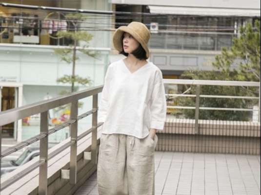 オリーブのブローチ付きブレード帽子 - スタイルストア