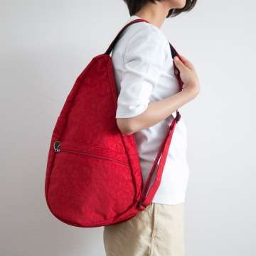 HEALTHY BACK BAG/テクスチャーナイロンバッグ M iPadサイズ クリムゾン - スタイルストア