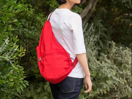 HEALTHY BACK BAG/テクスチャーナイロンバッグ M iPadサイズ クリムゾン - スタイルストア