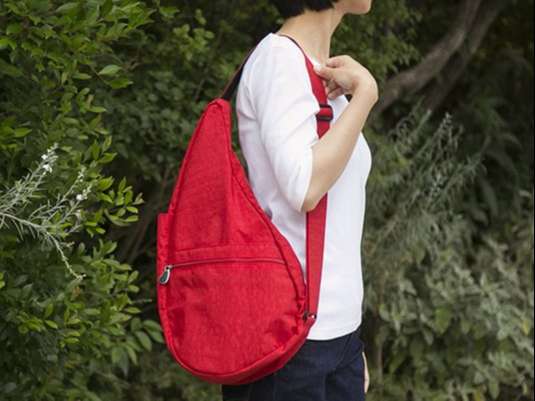 HEALTHY BACK BAG/テクスチャーナイロンバッグ M iPadサイズ クリムゾン - スタイルストア