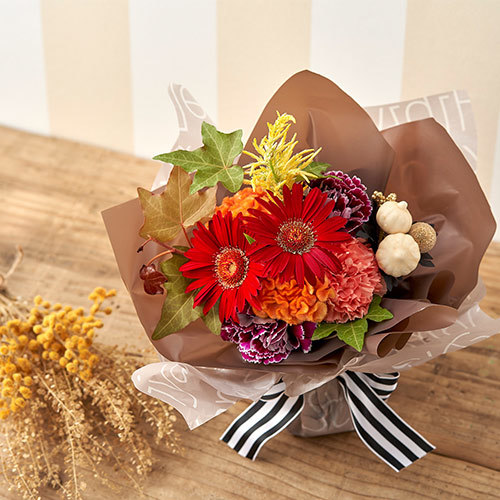 そのまま飾れるブーケ「10月に贈る花言葉」｜日比谷花壇｜フラワーギフト通販