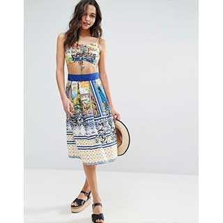 ASOS：エイソス Crop Top with Lace up Front in Postcard Print Co-Ord