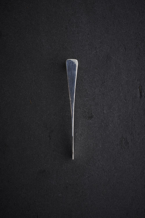 Fish dance earring (片耳) | MEGUMI TOYOKAWA