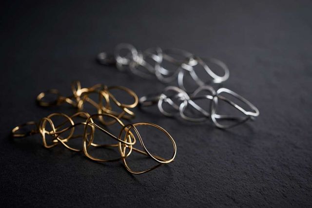 Bee Dance earring 4 (片耳) | MEGUMI TOYOKAWA