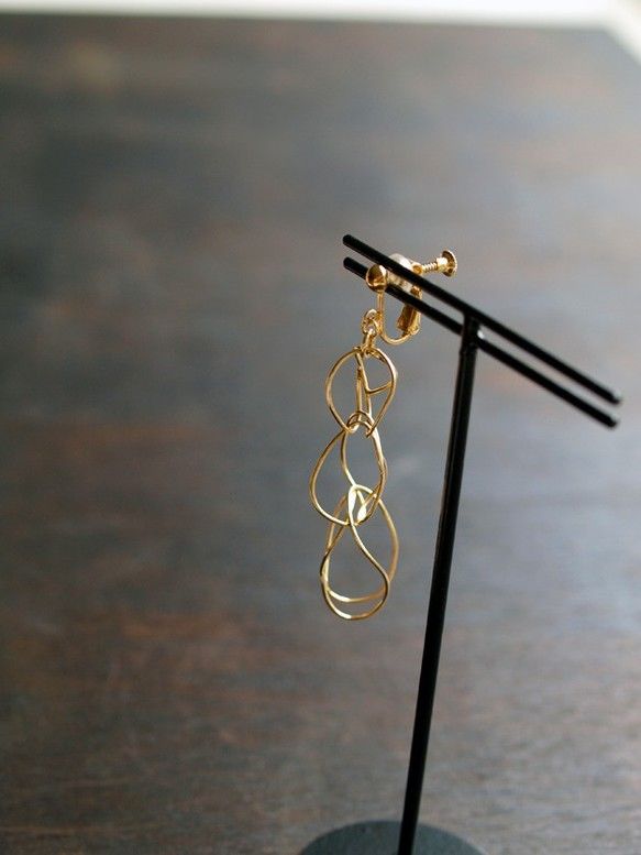 Bee Dance Earring 3 Gold｜Megumi Toyokawa