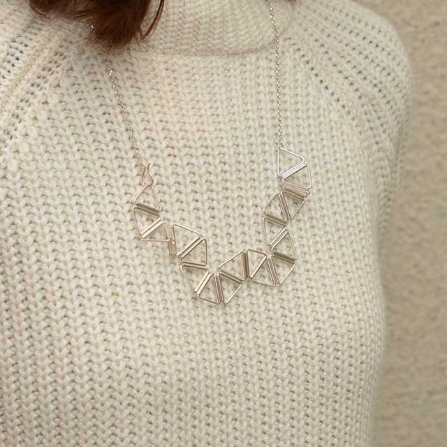 Snoeflaks Triangle Necklace 0504 ｜Megumi Toyokawa