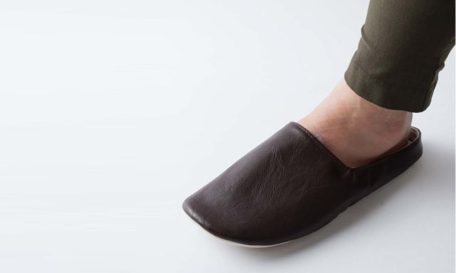 プレーンステッチ ルームシューズメンズ / ダークブラウン (b2c / sarasa) ｜【SEMPRE.JP】公式通販 家具・雑貨・インテリアショップのセンプレ