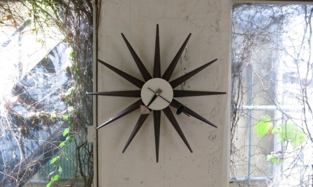 サンバーストクロック ウォールナット / Sunburst Clock (vitra ヴィトラ) ｜【SEMPRE.JP】公式通販 家具・雑貨・インテリアショップのセンプレ