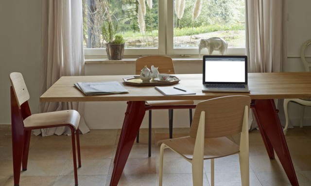 スタンダードチェア / ナチュラルオーク×ジャパニーズレッド (vitra ヴィトラ) ｜【SEMPRE.JP】公式通販 家具・雑貨・インテリアショップのセンプレ
