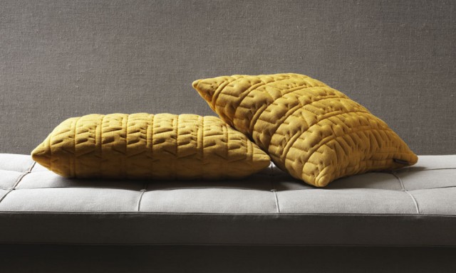 アルネ ヤコブセンクッション 45×45cm / タッセル Tassel オークルイエロー (Fritz Hansen / フリッツ・ハンセン) ｜【SEMPRE.JP】公式通販 家具・雑貨・インテリアショップのセンプレ