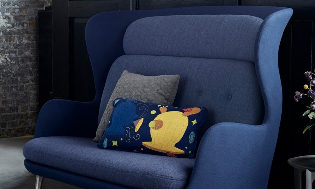 アルネ ヤコブセンクッション 40×60cm / ヴェルティゴ Vertigo ライトグレー (Fritz Hansen / フリッツ・ハンセン) ｜【SEMPRE.JP】公式通販 家具・雑貨・インテリアショップのセンプレ