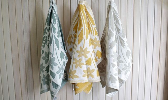 【在庫限り】ヴァルコヴォッコ タオル 48×70cm ホワイト×リネン / VALKOVUOKKO (LAPUAN KANKURIT / ラプアンカンクリ) ｜【SEMPRE.JP】公式通販 家具・雑貨・インテリアショップのセンプレ