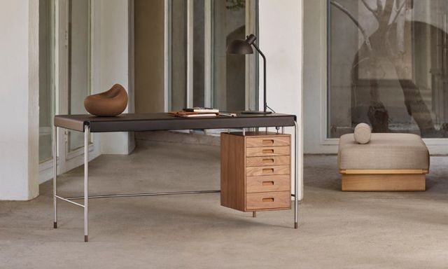 AJ52 ソサイエティ・テーブル / 140×70cm ウォルナット材 オイル仕上げ leather groupF (Carl Hansen & Son / カールハンセン＆サン) ｜【SEMPRE】公式通販 家具・雑貨・インテリアショップのセンプレ