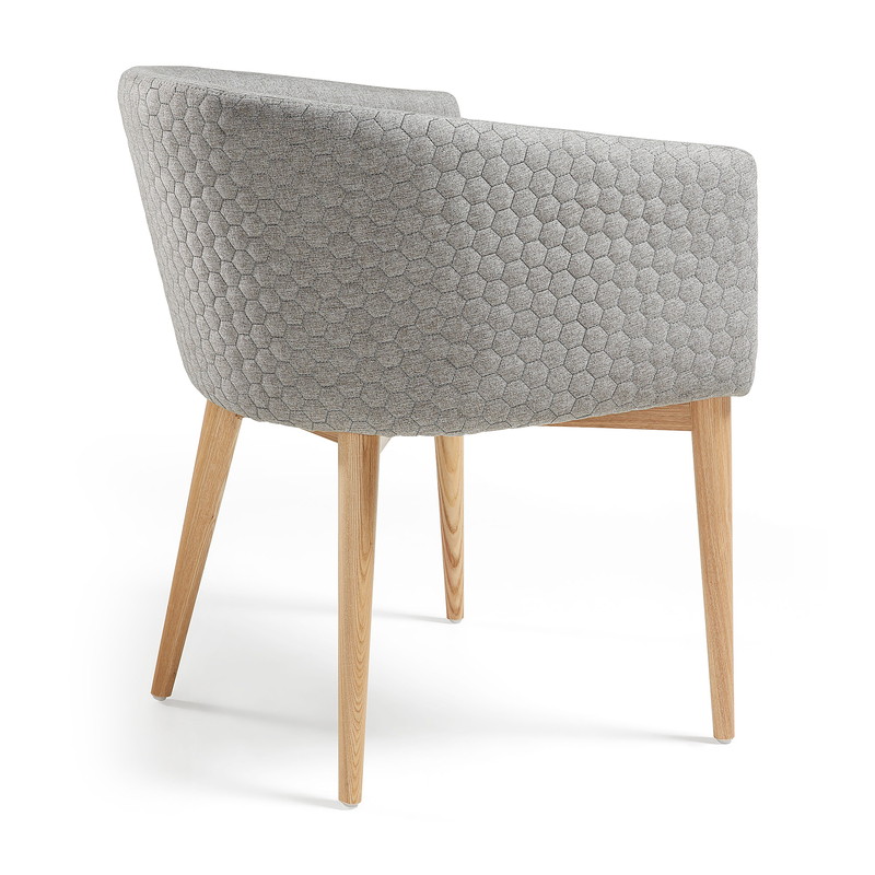 HARMON Armchair natural wood quilted fabric light grey | 商品カテゴリー,チェア | LaForma Japan