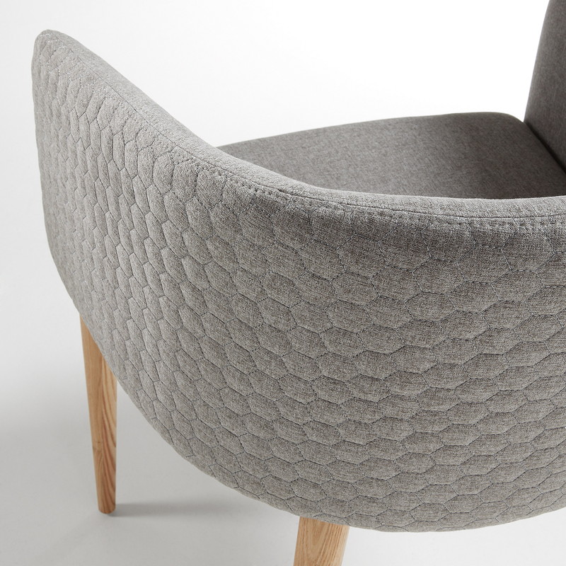 HARMON Armchair natural wood quilted fabric light grey | 商品カテゴリー,チェア | LaForma Japan