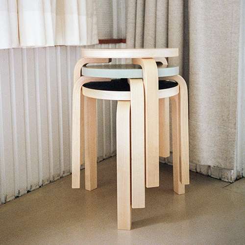 artek（アルテック） スツール E60 バーチ×ホワイト | スツール | スツールの通販「ヤマギワオンラインストア」