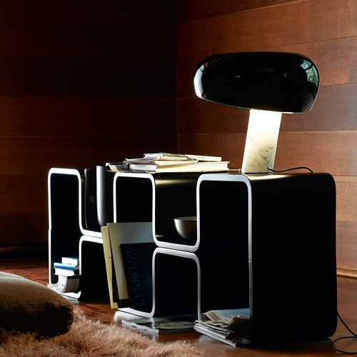 【予約注文】FLOS（フロス）「SNOOPY（スヌーピー）」ブラック | テーブルスタンド | 照明器具の通販「ヤマギワオンラインストア」
