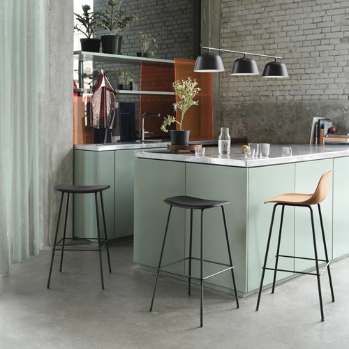 MUUTO（ムート）FIBER BAR STOOL TUBE BASE 65CM オークル/ブラック | ハイスツール | スツールの通販「ヤマギワオンラインストア」