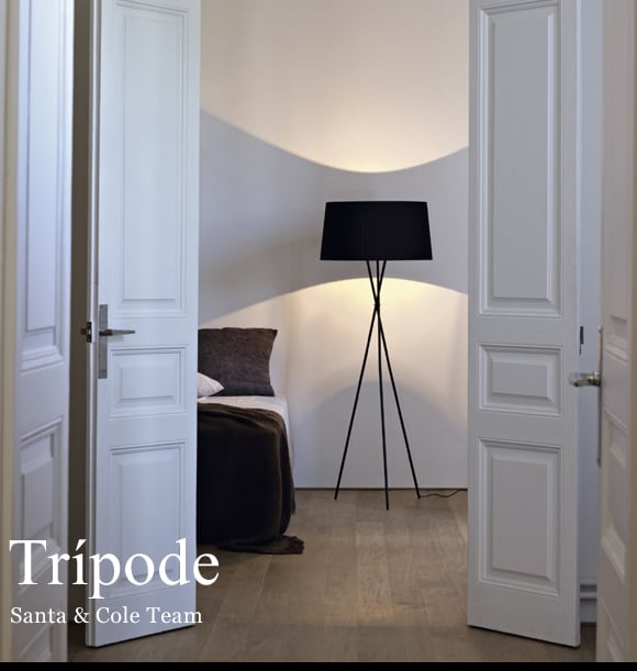 SANTA&COLE（サンタ＆コール）「TRIPODE M3」ブラック[703TRIPODE-M3-BLACK] | テーブルスタンド | 照明器具の通販「ヤマギワオンラインストア」