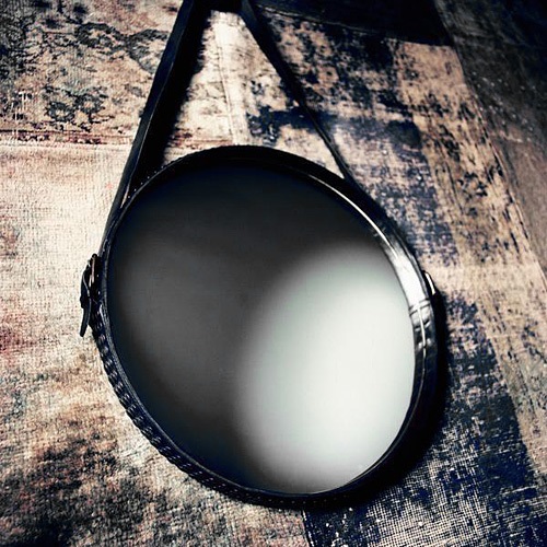 DIESEL LIVING（ディーゼル・リビング）with MOROSO「EGO STUD MIRROR」【取寄品】[277FURF40FUFUR-FU001] | ミラー | 家具の通販「ヤマギワオンラインストア」