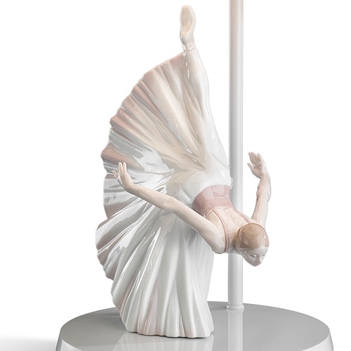Lladro（リヤドロ）「GISELLE ARABESQUE（ジゼル－恋する踊り子）」[610A23047] | テーブルスタンド | 照明器具の通販「ヤマギワオンラインストア」