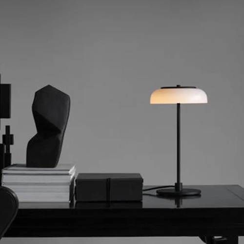 NUURA（ヌーラ）テーブル照明 BLOSSI ブロシ TABLE ブラック | テーブルスタンド | 照明器具の通販「ヤマギワオンラインストア」