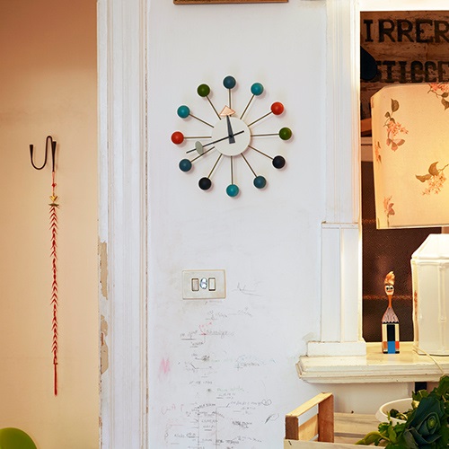 Vitra（ヴィトラ）掛時計 Ball Clock（ボール クロック）マルチカラー | 掛時計 | の通販「ヤマギワオンラインストア」