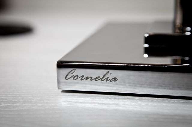 Cornelia table コーネリア