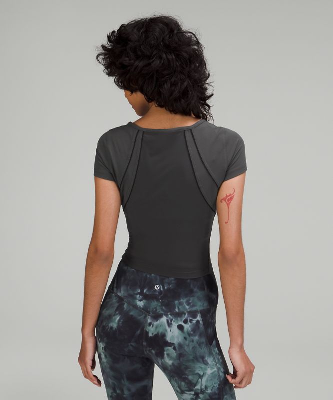 Square Neck Mesh and Nulu Yoga Tee | ショートスリーブ | Lululemon JP