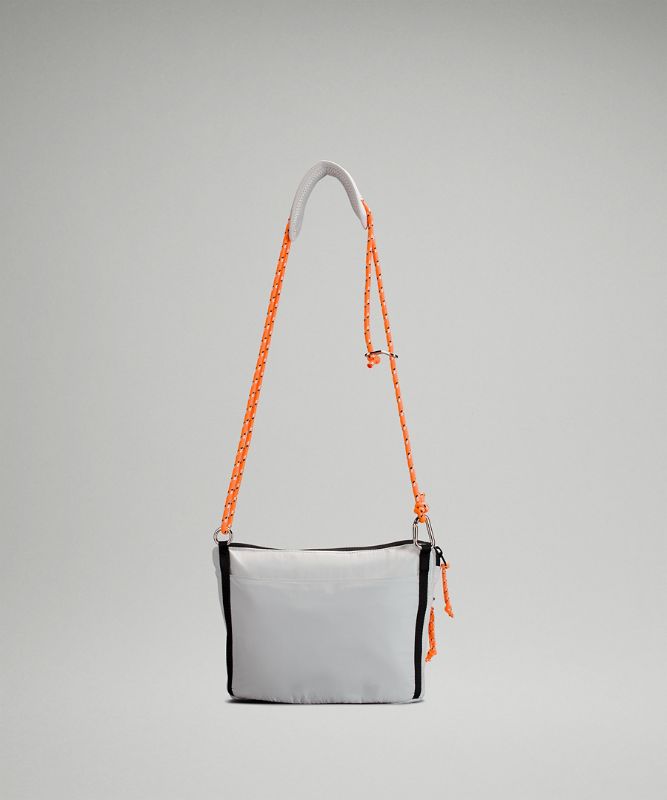 Patch Logo Crossbody Bag | バッグ | Lululemon JP